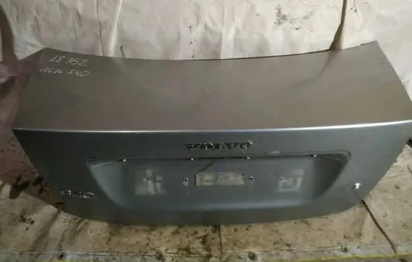 Volvo S40 Tailgate/trunk/boot lid pilkas