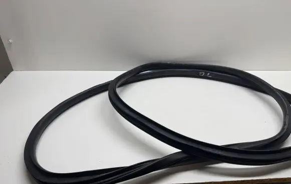 Dodge Durango III Rubber seal rear door