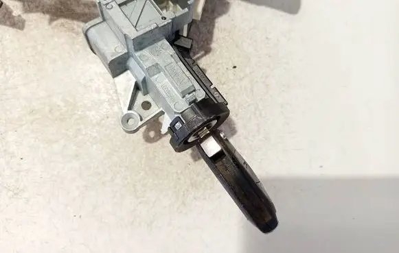 Opel Astra H Ignition lock n0501882