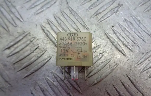 Volkswagen PASSAT B5.5 Other relay 443919578C