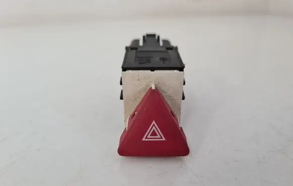 Volkswagen PASSAT B6 Hazard light switch 3C0953509A