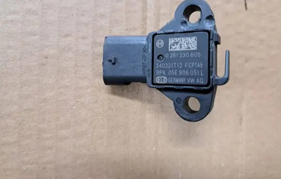 Audi Q3 F3 Air pressure sensor 0261230605 05E906051L