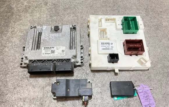 Engine ECU kit and lock set
