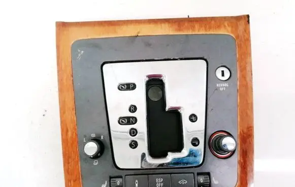 Volkswagen Transporter - Caravelle T5 Gear selector 3D0713109A