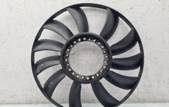 Volkswagen PASSAT B5.5 Fan impeller 058121301B