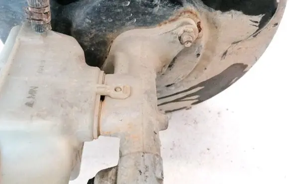 Volkswagen Touran I Master brake cylinder