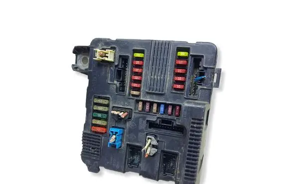 Renault Scenic II - Grand scenic II Fuse module 8200306033AKASAC 8200306033A S118399300J