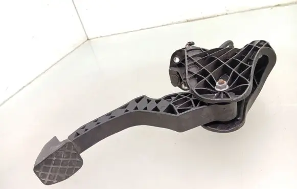 Volkswagen PASSAT B7 Clutch pedal 3C1721059BE
