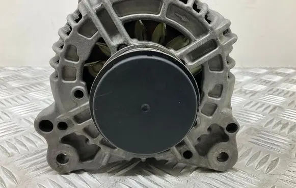 Audi Q3 8U Generator/alternator 0986081160