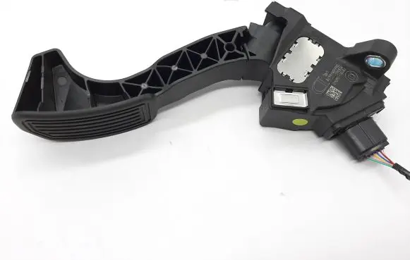 Toyota RAV 4 (XA40) Accelerator throttle pedal 781100W040