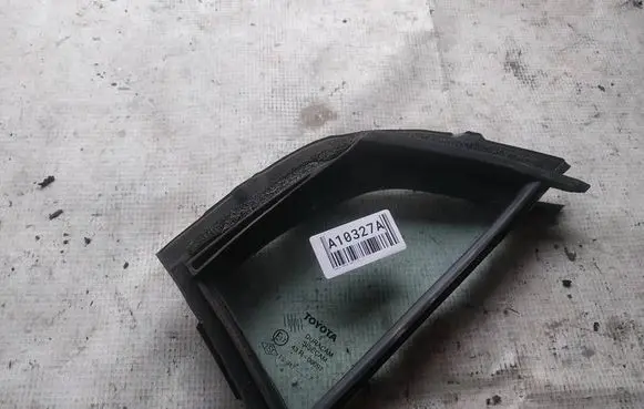 Toyota Yaris Front door vent window glass four-door as2