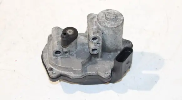 Seat Leon (1P) Intake manifold valve actuator/motor 06F133482B