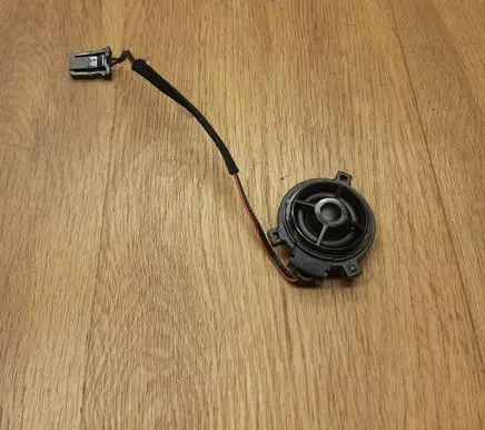 Front door high frequency speaker