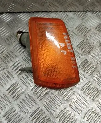 Peugeot 205 Front indicator light P28815D