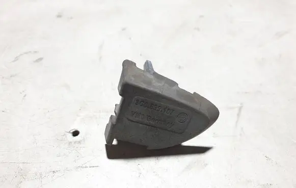 Volkswagen PASSAT B7 Front door handle cover 3C0839167