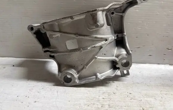 Volvo V60 Generator/alternator bracket 31480101
