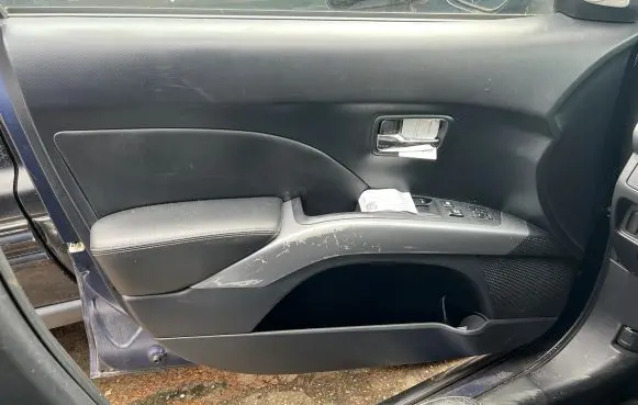 Peugeot 4007 Front door card panel trim
