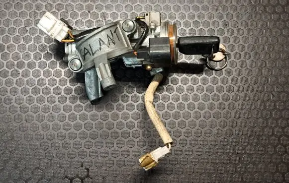 Mitsubishi Galant Ignition lock 337719