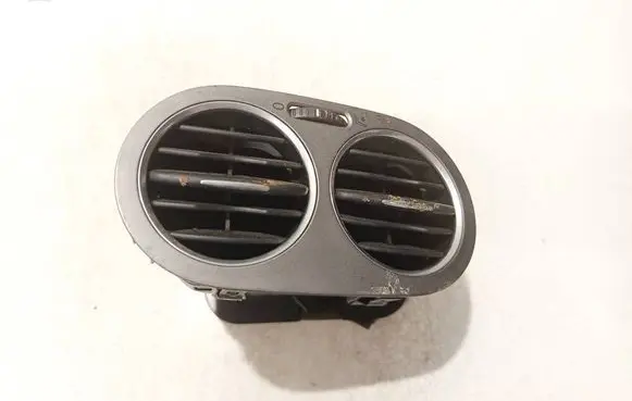 Volkswagen Tiguan Dash center air vent grill 5m0819759