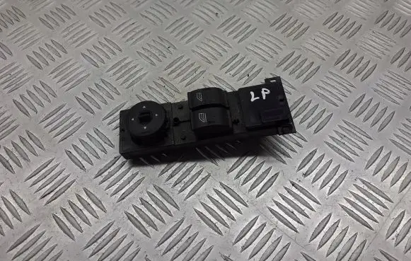 Ford Focus Front door window switch trim 7M5T-14529-BA