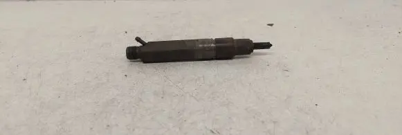Audi A6 S6 C4 4A Fuel injector 046130201B