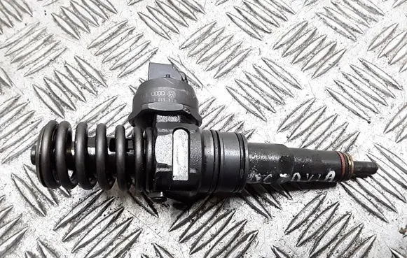 Skoda Octavia Mk2 (1Z) Fuel injector 038130073AG