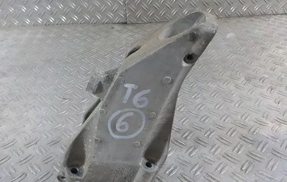 Volkswagen Transporter - Caravelle T6 Engine mounting bracket 7E0199370