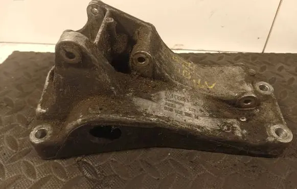 Volkswagen Golf IV Engine mounting bracket 030145169H