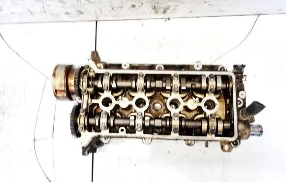 Toyota Yaris Engine head 