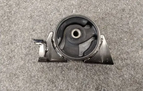 Nissan X-Trail T31 Engine mount bracket 151067YMT