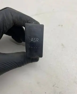 Traction control (ASR) switch
