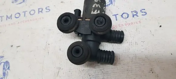 BMW 5 E39 Coolant heater control valve 8369805 64118369805