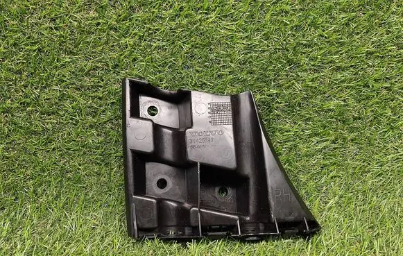 Volvo V40 Front bumper mounting bracket 31425111