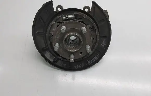 Land Rover Freelander 2 - LR2 Rear wheel hub LR001128