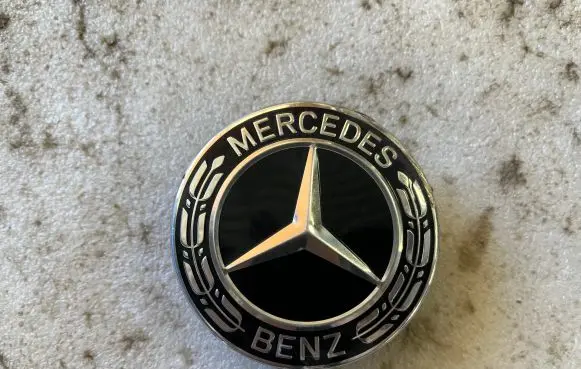 Mercedes-Benz C W205 R20 wheel hub/cap/trim A2224002100