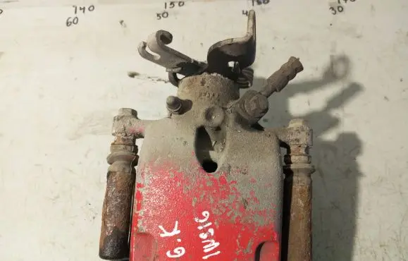 Opel Insignia A Rear brake caliper