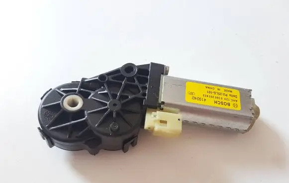 Mazda CX-5 Seat adjustment motor 0390203833 419242