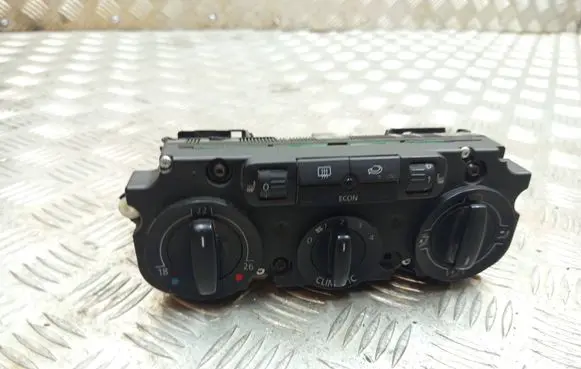Volkswagen PASSAT B6 Climate control unit