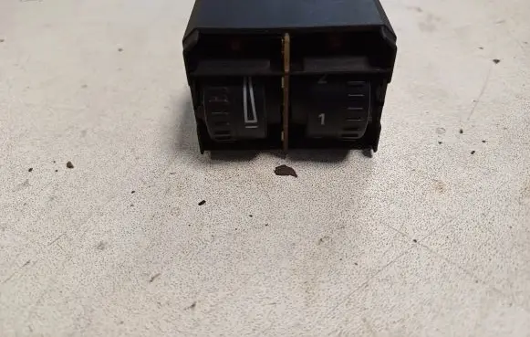 Volkswagen Touran I Headlight level height control switch 1T0941333
