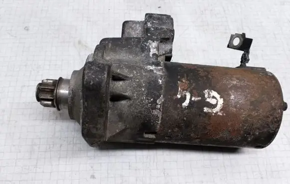 Volkswagen Golf IV Starter motor 020911023F