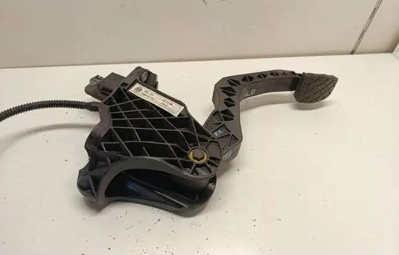 Volkswagen Jetta VI Clutch pedal 1K1721059 D1BUJ0 08ABR2014
