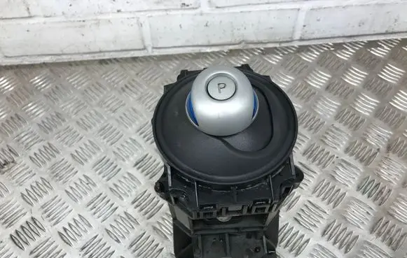 Nissan Leaf I (ZE0) Gear shifter/selector 75G021