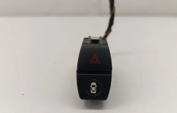 BMW 2 F46 Hazard light switch 9354186