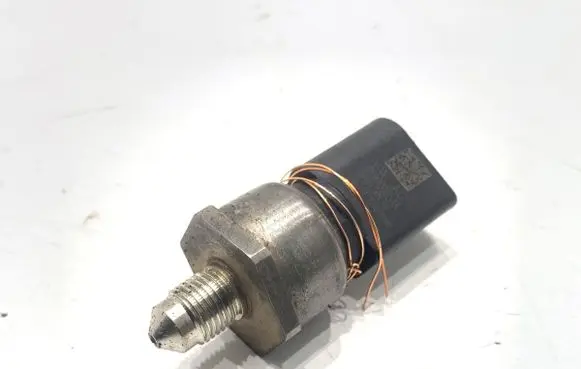 Audi A8 S8 D5 Fuel pressure sensor 059906054K