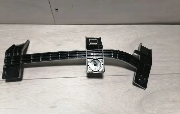 Tesla Model X Headlight/headlamp mounting bracket 104695900F