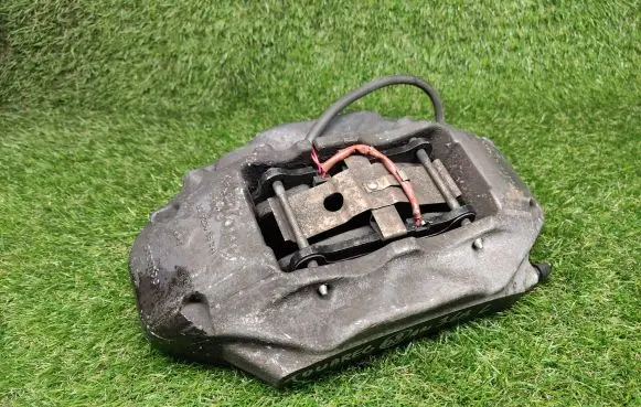 Volkswagen Touareg I Front brake caliper 209236052A