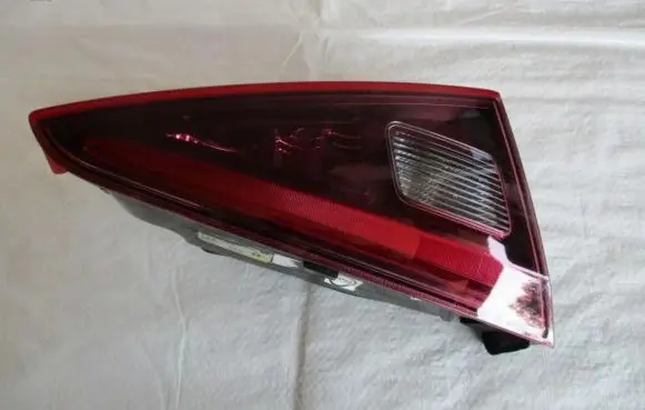 Tailgate rear/tail lights