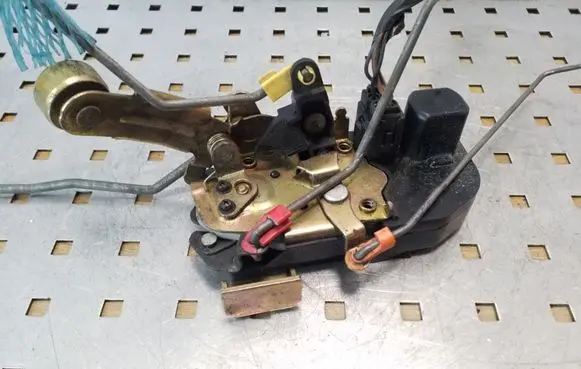 Jeep Cherokee III KJ Front door lock