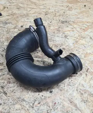 Mercedes-Benz E W211 Turbo air intake inlet pipe/hose A6470940097 KSA67102