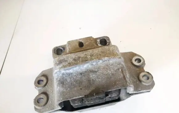 Skoda Octavia Mk2 (1Z) Engine mount bracket